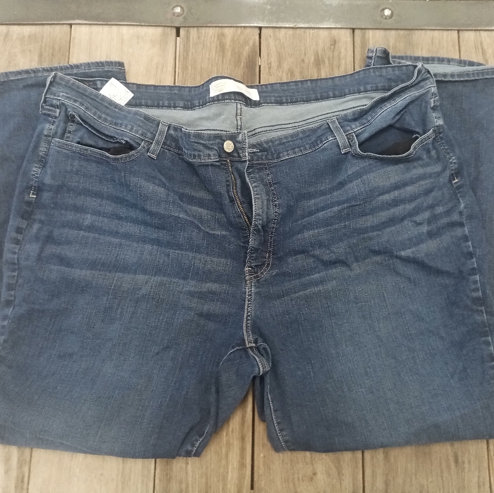 Signature Levi straight leg jeans size 28 plus